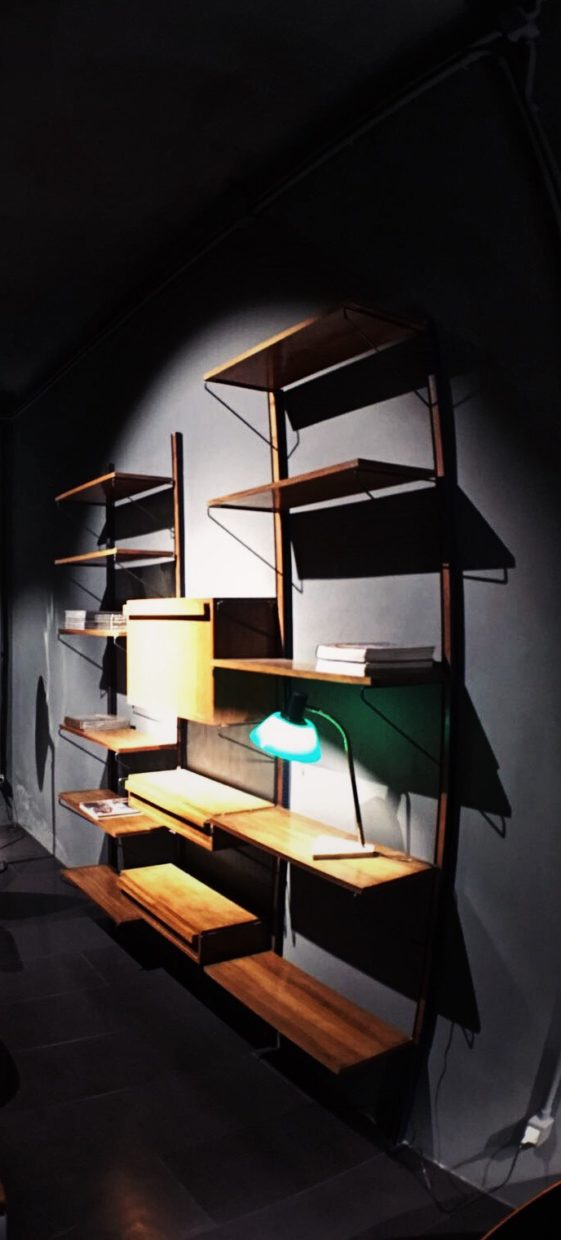 libreria a muro in legno 2