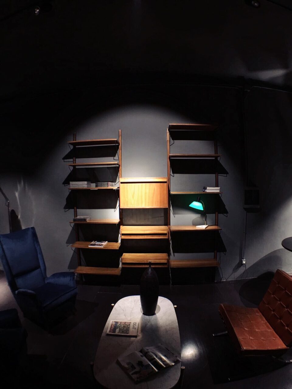 libreria a muro in legno